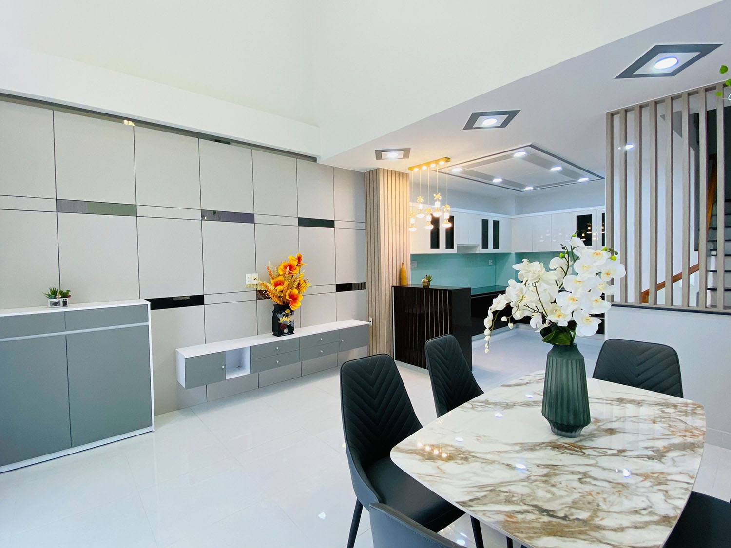Mở bán 4 căn nhà 3 lầu tkế Singapore, full n.thất, mới 100%, hẻm ôtô Nguyễn Văn Lượng-gần City Land